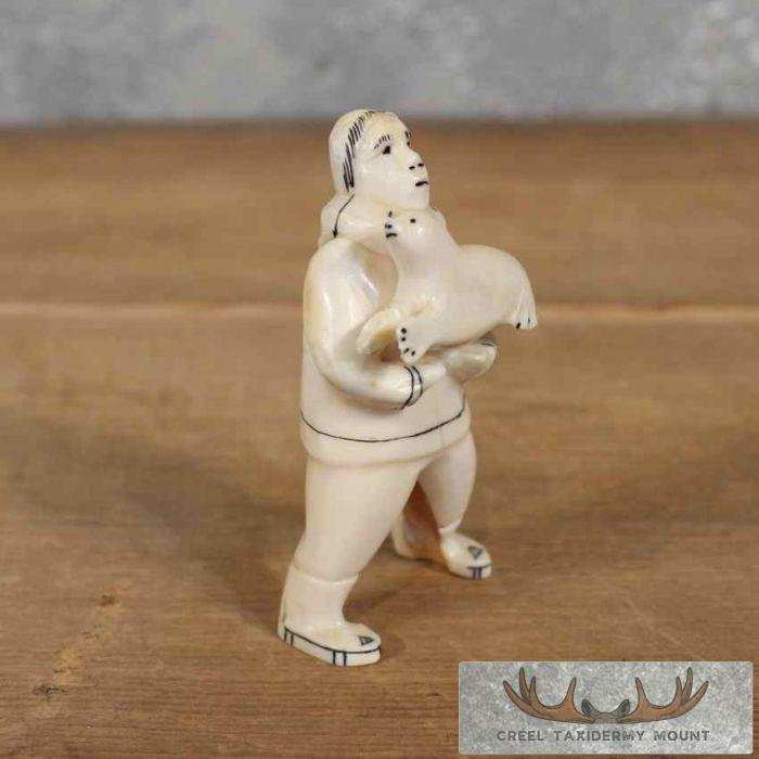 Ivory Eskimo & Seal Figurine For Sale - Image 3