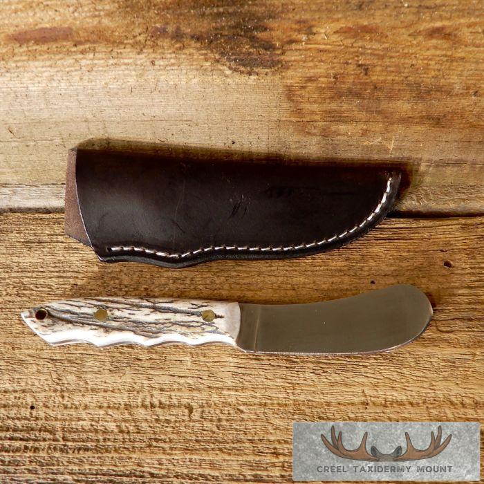 Beavertail Trapper Skinning Knife with Elk Antler Handle For Sale - Image 2